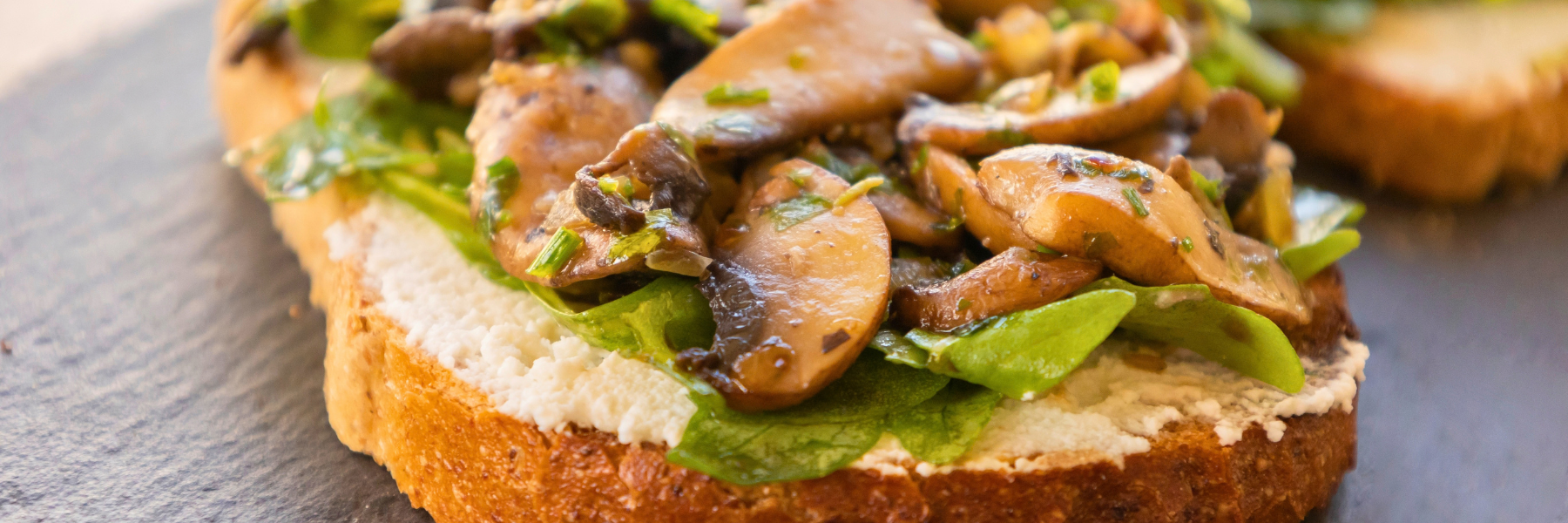 https://www.pilzbrut.de/bilder/news/106/braunkappe-bruschetta_preview.png