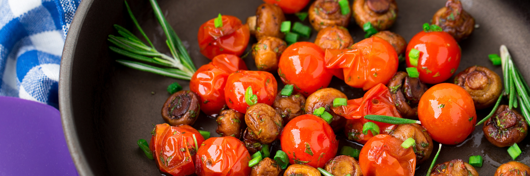 https://www.pilzbrut.de/bilder/news/107/mediterrane-pilzpfanne-kirschtomaten-feta_preview.png