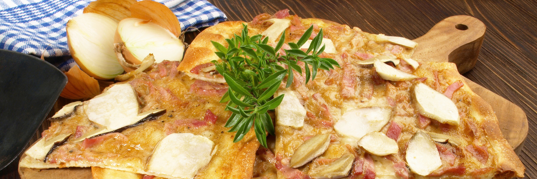 https://www.pilzbrut.de/bilder/news/89/kraeuterseitling-flammkuchen_preview.png