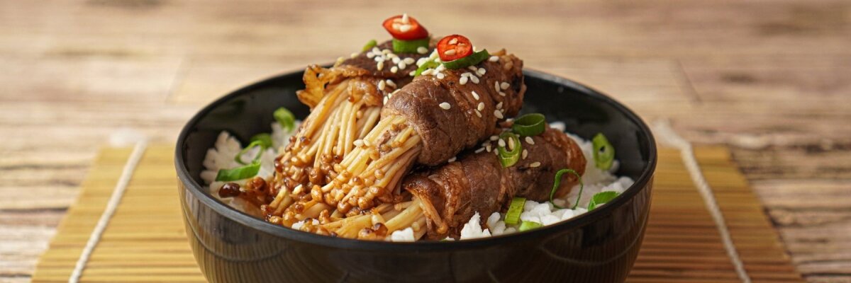 Saftige Enoki-Bacon-Rolls - Saftige Enoki-Bacon-Rolls