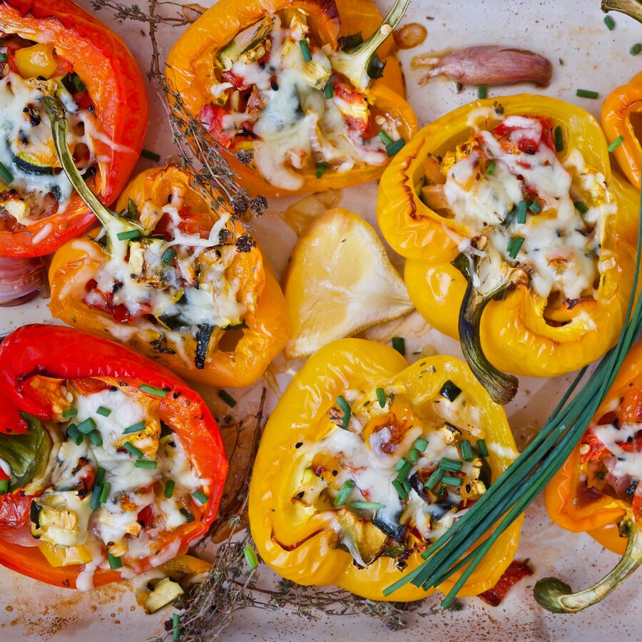 Gefüllte Paprika mit Pilzen, Quinoa und Feta